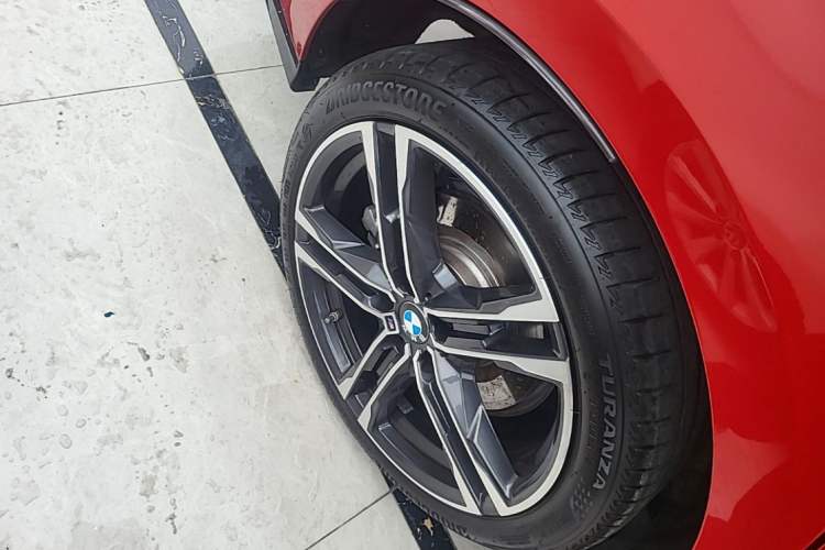 Used BMW 2 Series 2023 225i Four-Door Coupe M Sport Shadowline Package Right Rear Wheel Hub