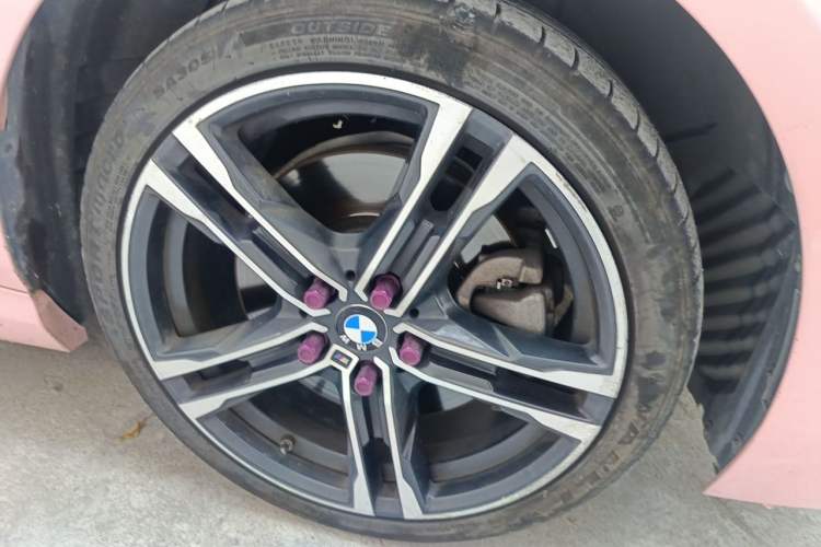 Used BMW 2 Series 2023 225i Four-Door Coupe M Sport Shadowline Package Right Front Wheel Hub
