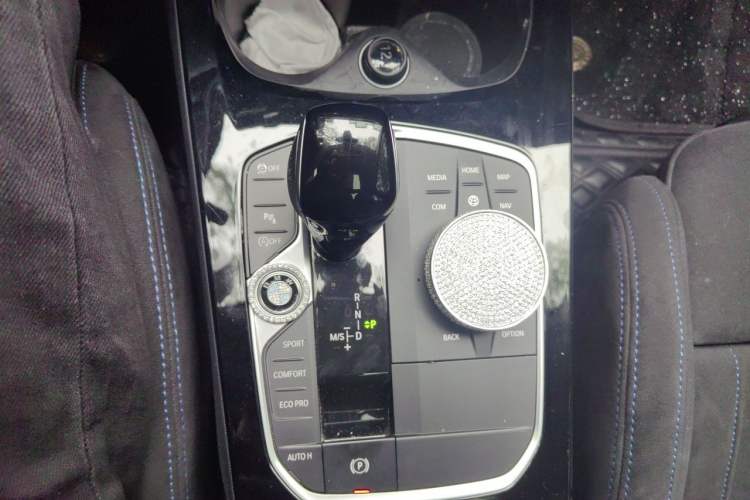 Used BMW 2 Series 2023 225i Four-Door Coupe M Sport Shadowline Package Gear Lever
