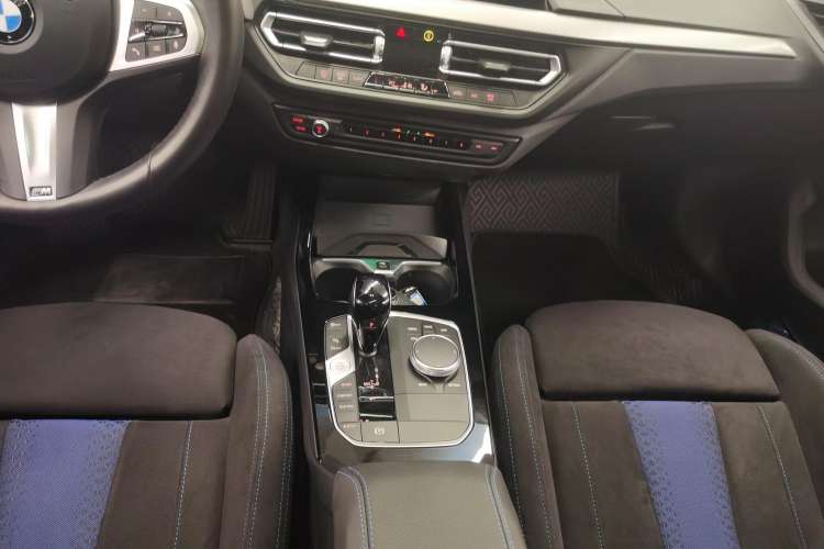 Used BMW 2 Series 2023 Facelifted 225i Four-Door Coupe M Sport Night Edition Package Gear Lever