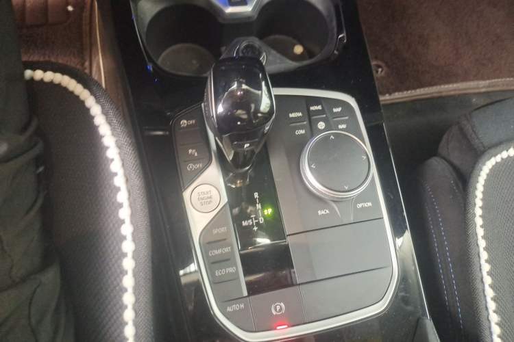 Used BMW 2 Series 2023 225i Four-Door Coupe M Sport Shadowline Package Gear Lever