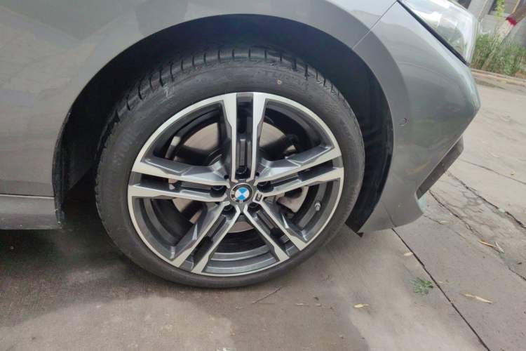 Used BMW 2 Series 2023 225i Four-Door Coupe M Sport Shadowline Package Right Front Wheel Hub