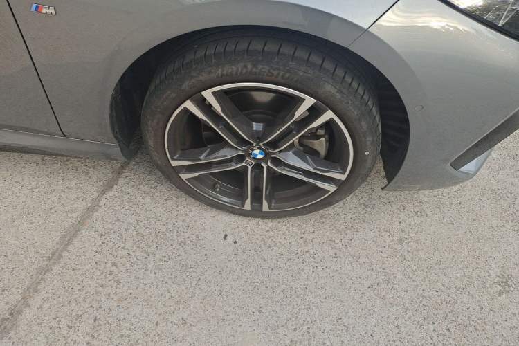 Used BMW 2 Series 2023 225i Four-Door Coupe M Sport Shadowline Package Right Front Wheel Hub