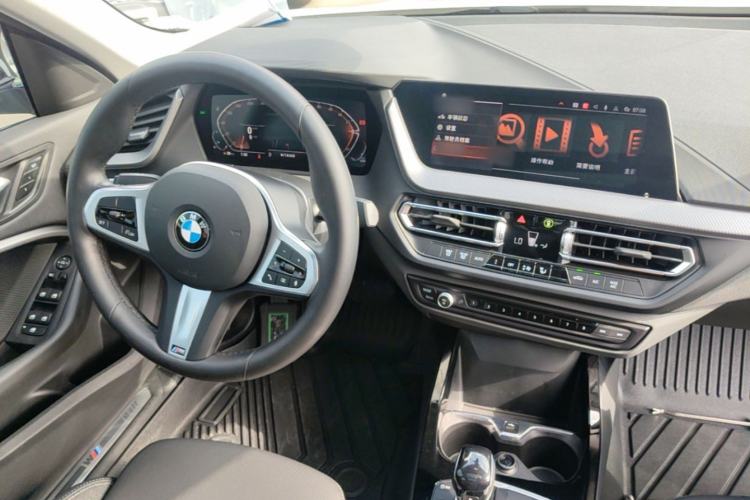 Used BMW 2 Series 2023 225i Four-Door Coupe M Sport Package Center Console
