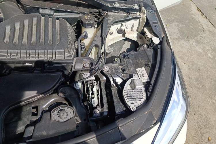Used BMW 2 Series 2023 225i Four-Door Coupe M Sport Package Engine Bay Left