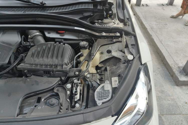 Used BMW 2 Series 2023 225i Four-Door Coupe M Sport Package Engine Bay Left