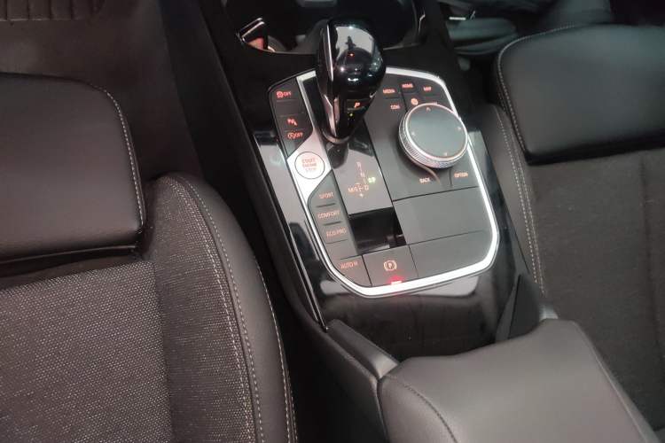 Used BMW 2 Series 2023 225i Four-Door Coupe M Sport Package Gear Lever