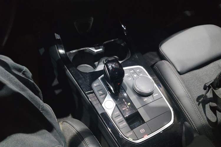 Used BMW 2 Series 2023 225i Four-Door Coupe M Sport Package Gear Lever
