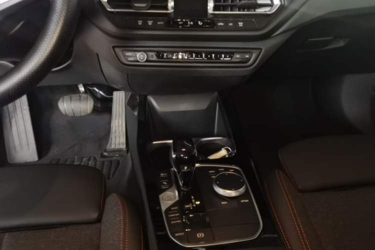 Used BMW 2 Series 2023 225i Four-Door Coupe M Sport Package Gear Lever