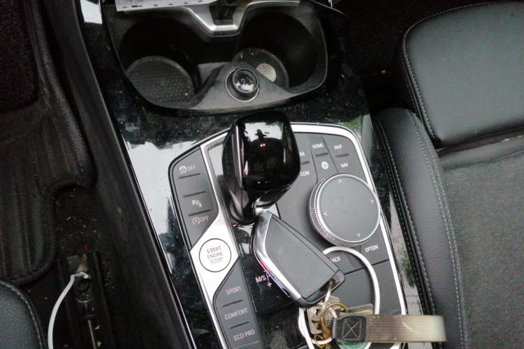 Used BMW 2 Series 2023 225i Four-Door Coupe M Sport Package Gear Lever