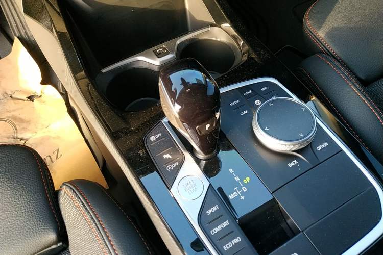 Used BMW 2 Series 2023 225i Four-Door Coupe M Sport Package Gear Lever