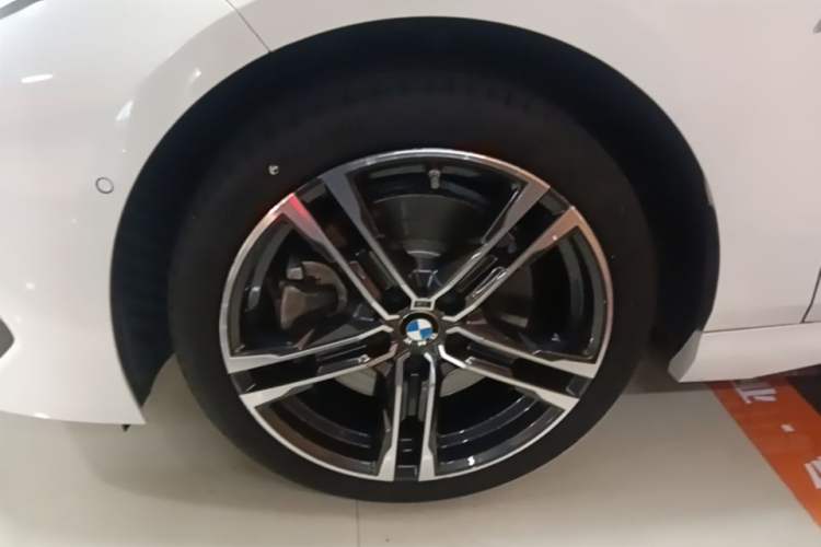 Used BMW 2 Series 2023 225i Four-Door Coupe M Sport Package Left Front Wheel Hub