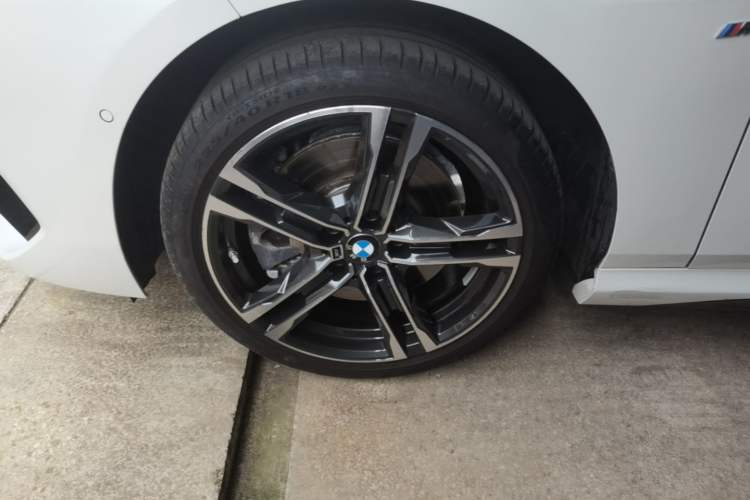 Used BMW 2 Series 2023 225i Four-Door Coupe M Sport Shadowline Package Left Front Wheel Hub