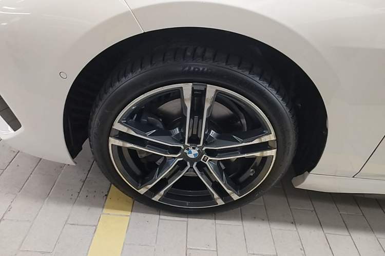Used BMW 2 Series 2023 225i Four-Door Coupe M Sport Shadowline Package Left Front Wheel Hub