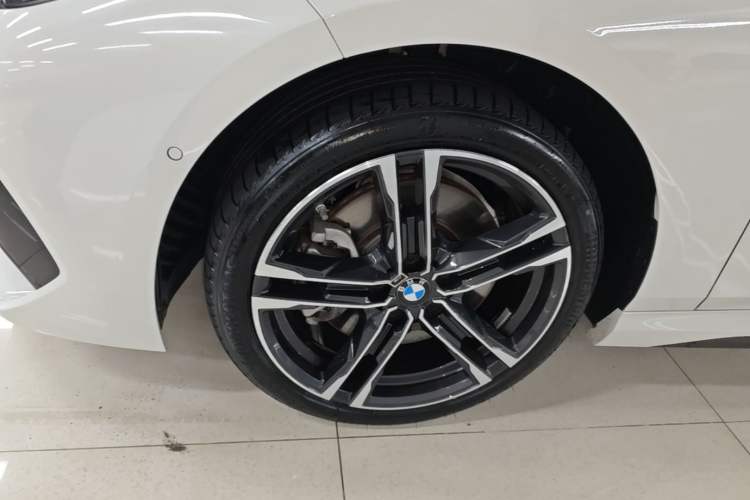 Used BMW 2 Series 2023 225i Four-Door Coupe M Sport Package Left Front Wheel Hub