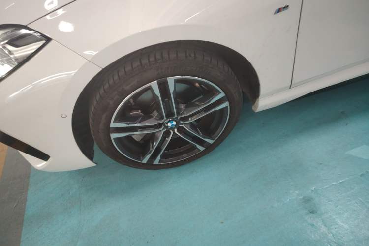 Used BMW 2 Series 2023 Facelifted 225i Four-Door Coupe M Sport Night Edition Package Left Front Wheel Hub