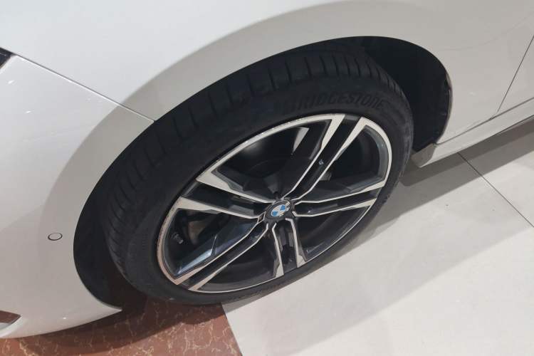 Used BMW 2 Series 2023 225i Four-Door Coupe M Sport Package Left Front Wheel Hub