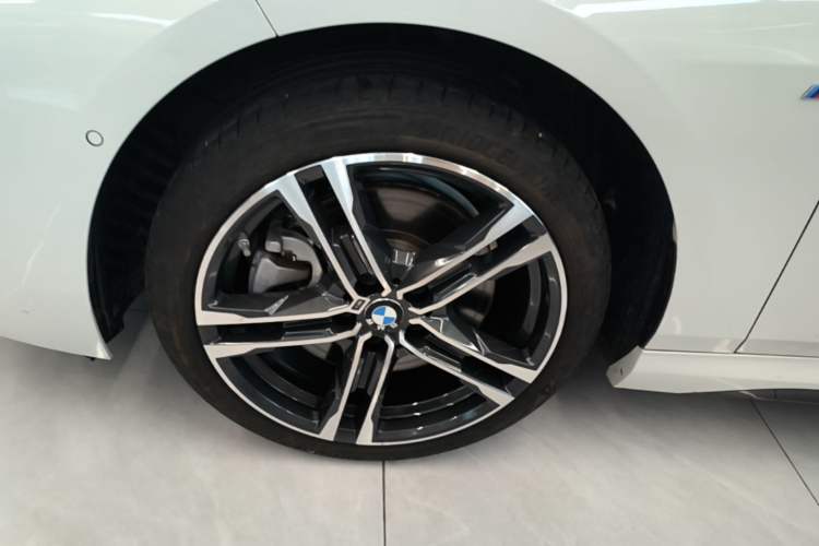 Used BMW 2 Series 2023 225i Four-Door Coupe M Sport Package Left Front Wheel Hub
