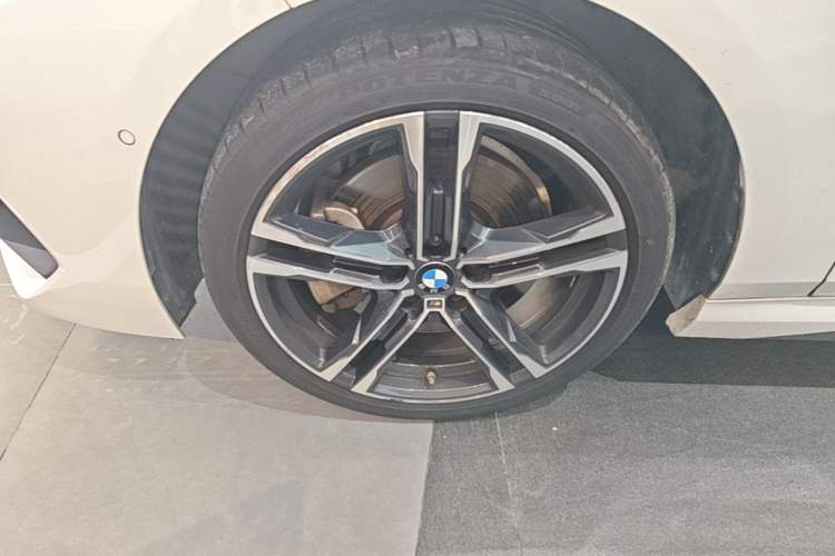 Used BMW 2 Series 2023 225i Four-Door Coupe M Sport Package Left Front Wheel Hub
