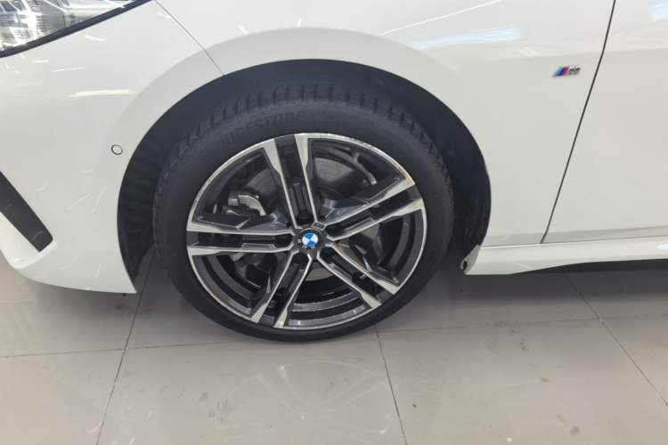 Used BMW 2 Series 2023 225i Four-Door Coupe M Sport Package Left Front Wheel Hub