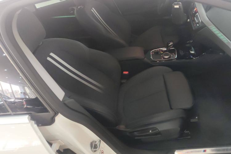 Used BMW 2 Series 2023 225i Four-Door Coupe M Sport Package Right Front Seat