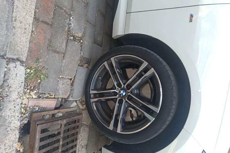 Used BMW 2 Series 2023 225i Four-Door Coupe M Sport Shadowline Package Right Front Wheel Hub