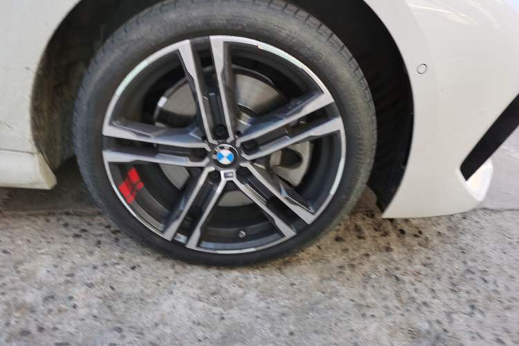 Used BMW 2 Series 2023 225i Four-Door Coupe M Sport Package Right Front Wheel Hub