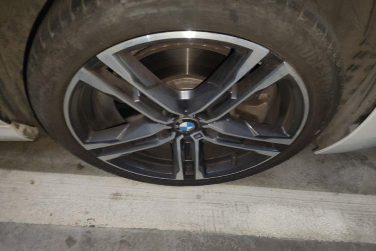 Used BMW 2 Series 2023 225i Four-Door Coupe M Sport Package Right Front Wheel Hub
