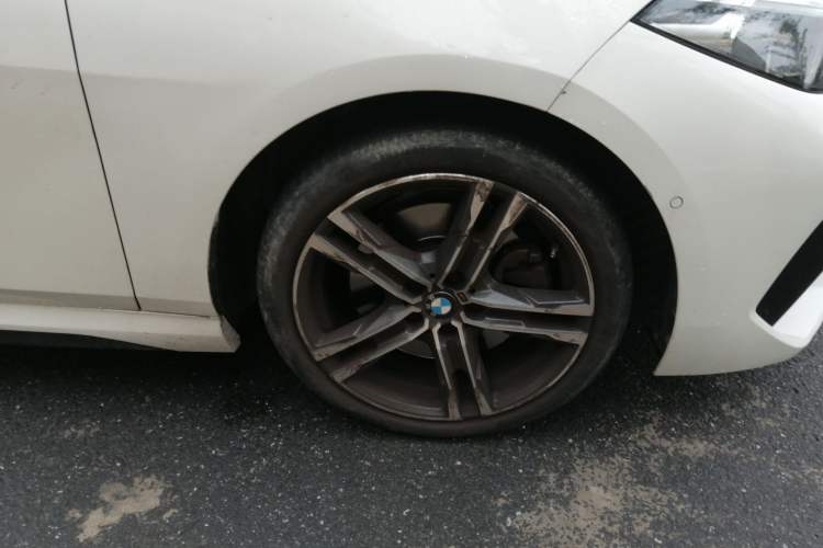 Used BMW 2 Series 2023 225i Four-Door Coupe M Sport Package Right Front Wheel Hub