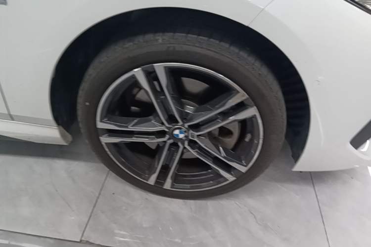 Used BMW 2 Series 2023 225i Four-Door Coupe M Sport Shadowline Package Right Front Wheel Hub