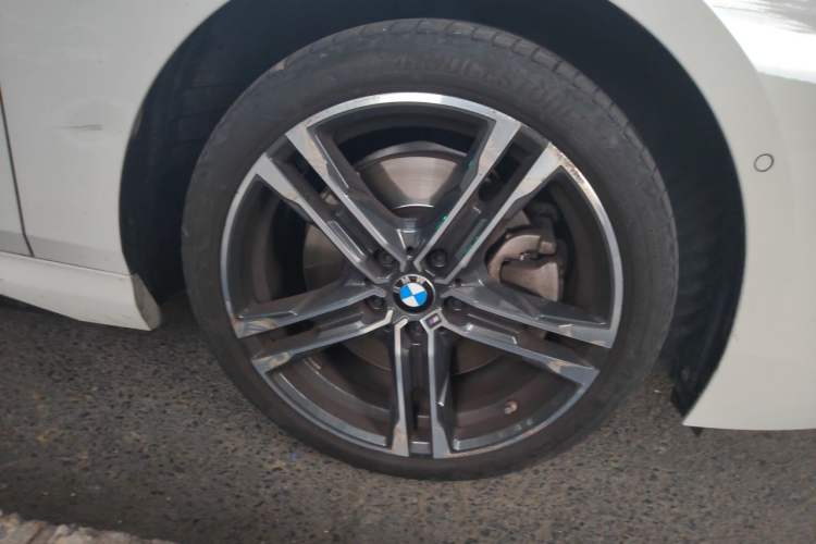 Used BMW 2 Series 2023 225i Four-Door Coupe M Sport Package Right Front Wheel Hub