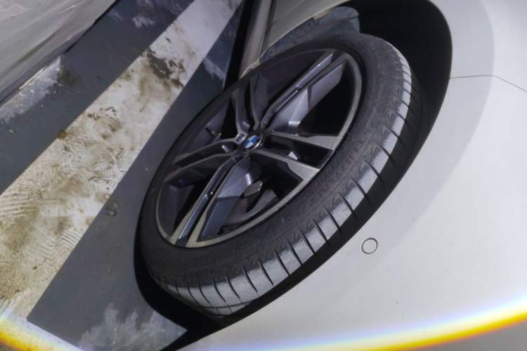 Used BMW 2 Series 2023 225i Four-Door Coupe M Sport Shadowline Package Right Front Wheel Hub