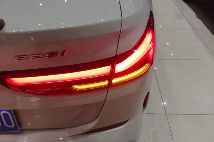 Used BMW 2 Series 2023 225i Four-Door Coupe M Sport Package Right Rear Taillight