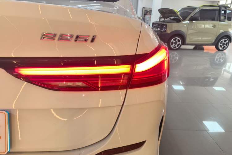 Used BMW 2 Series 2023 225i Four-Door Coupe M Sport Package Right Rear Taillight