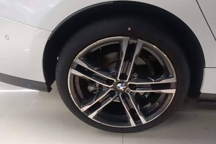 Used BMW 2 Series 2023 225i Four-Door Coupe M Sport Package Right Rear Wheel Hub