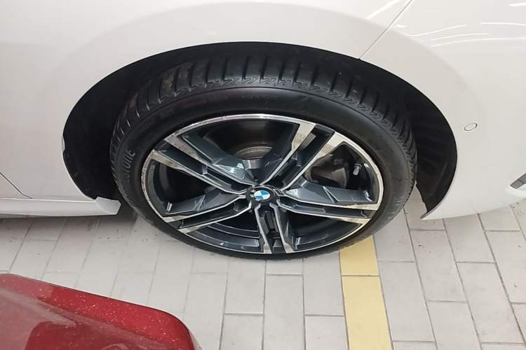 Used BMW 2 Series 2023 225i Four-Door Coupe M Sport Shadowline Package Right Rear Wheel Hub