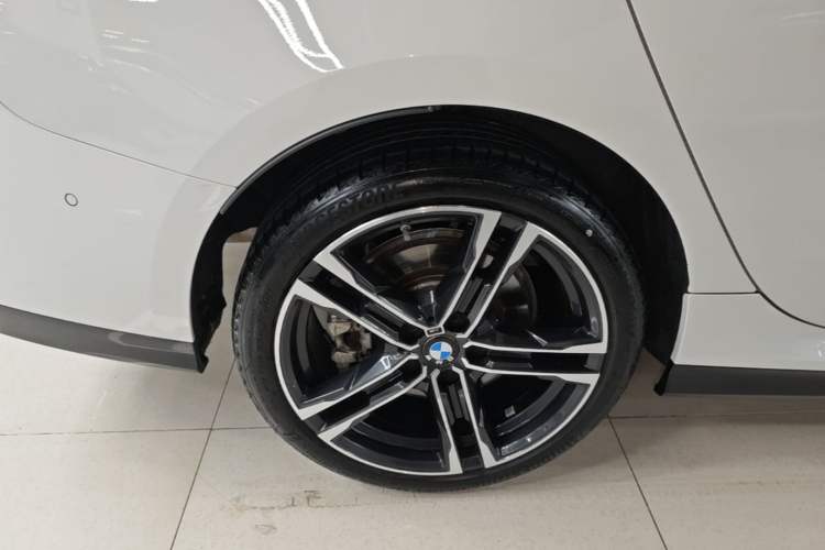 Used BMW 2 Series 2023 225i Four-Door Coupe M Sport Package Right Rear Wheel Hub
