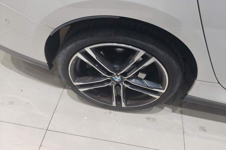 Used BMW 2 Series 2023 225i Four-Door Coupe M Sport Package Right Rear Wheel Hub
