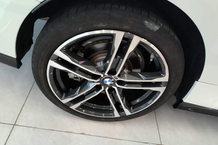Used BMW 2 Series 2023 225i Four-Door Coupe M Sport Package Right Rear Wheel Hub