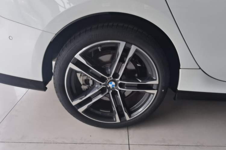 Used BMW 2 Series 2023 225i Four-Door Coupe M Sport Package Right Rear Wheel Hub