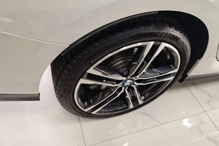 Used BMW 2 Series 2023 225i Four-Door Coupe M Sport Package Right Rear Wheel Hub