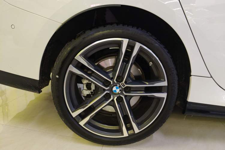 Used BMW 2 Series 2023 225i Four-Door Coupe M Sport Package Right Rear Wheel Hub