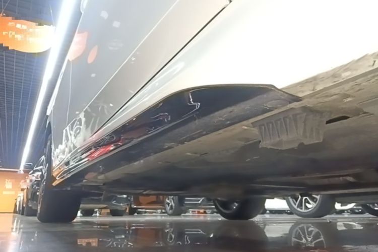 Used BMW 2 Series 2023 225i Four-Door Coupe M Sport Package Right Side Sill