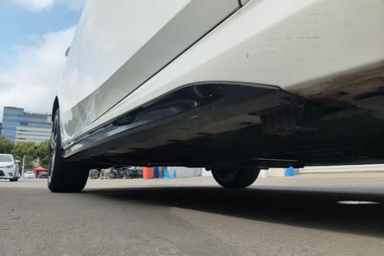 Used BMW 2 Series 2023 225i Four-Door Coupe M Sport Package Right Side Sill