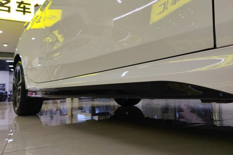Used BMW 2 Series 2023 225i Four-Door Coupe M Sport Package Right Side Sill