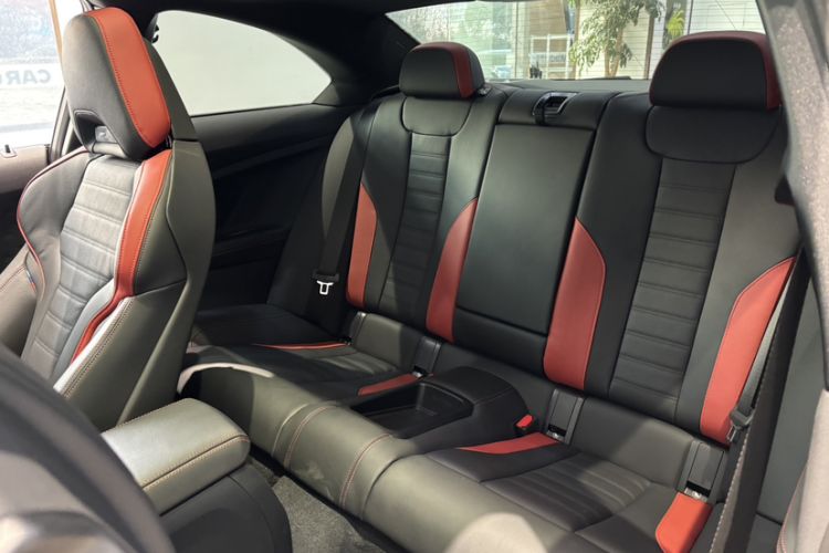 Used BMW 2 Series 2024 M240i Interior 4