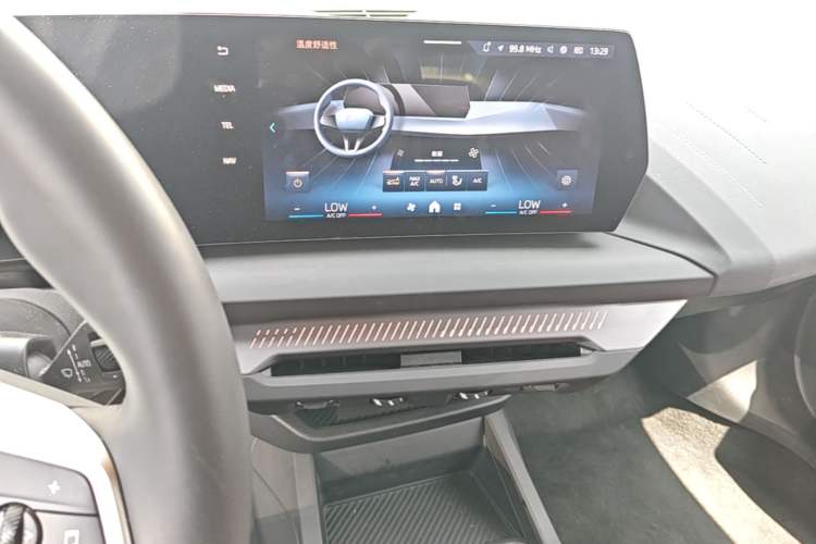 Used BMW 2 Series 2025 225L M Sport Package Audio And AC Panel