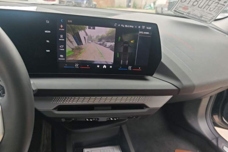 Used BMW 2 Series 2025 225L M Sport Package Audio And AC Panel
