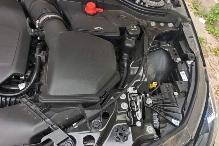 Used BMW 2 Series 2025 225L M Sport Package Engine Bay Left