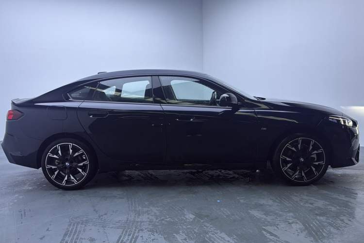 Used BMW 2 Series 2025 225L M Sport Night Edition Package Exterior 3